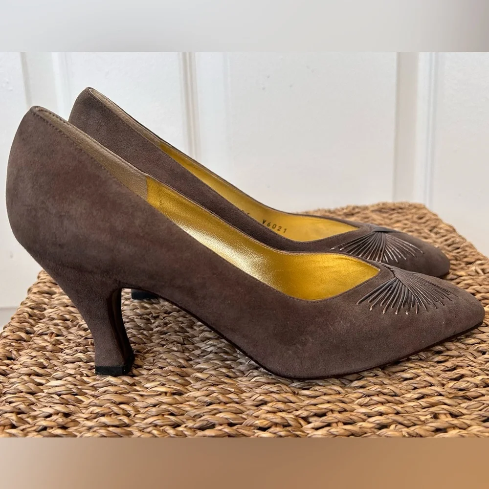 Bruno Magli‎ Suede Mid-Size Heel Pumps Size 6.5